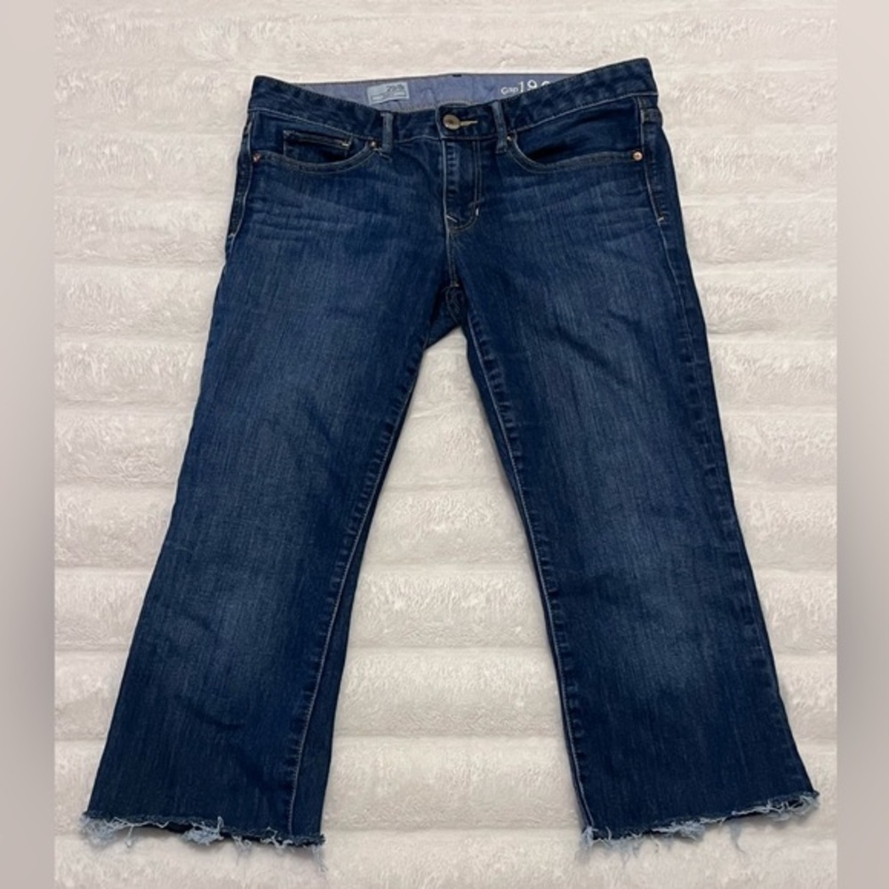 Gap 1969 Curvy Jeans Size 29/8 - Rock Your Cutoff Capri Style!